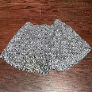 Flowy shorts with stretchy waist band